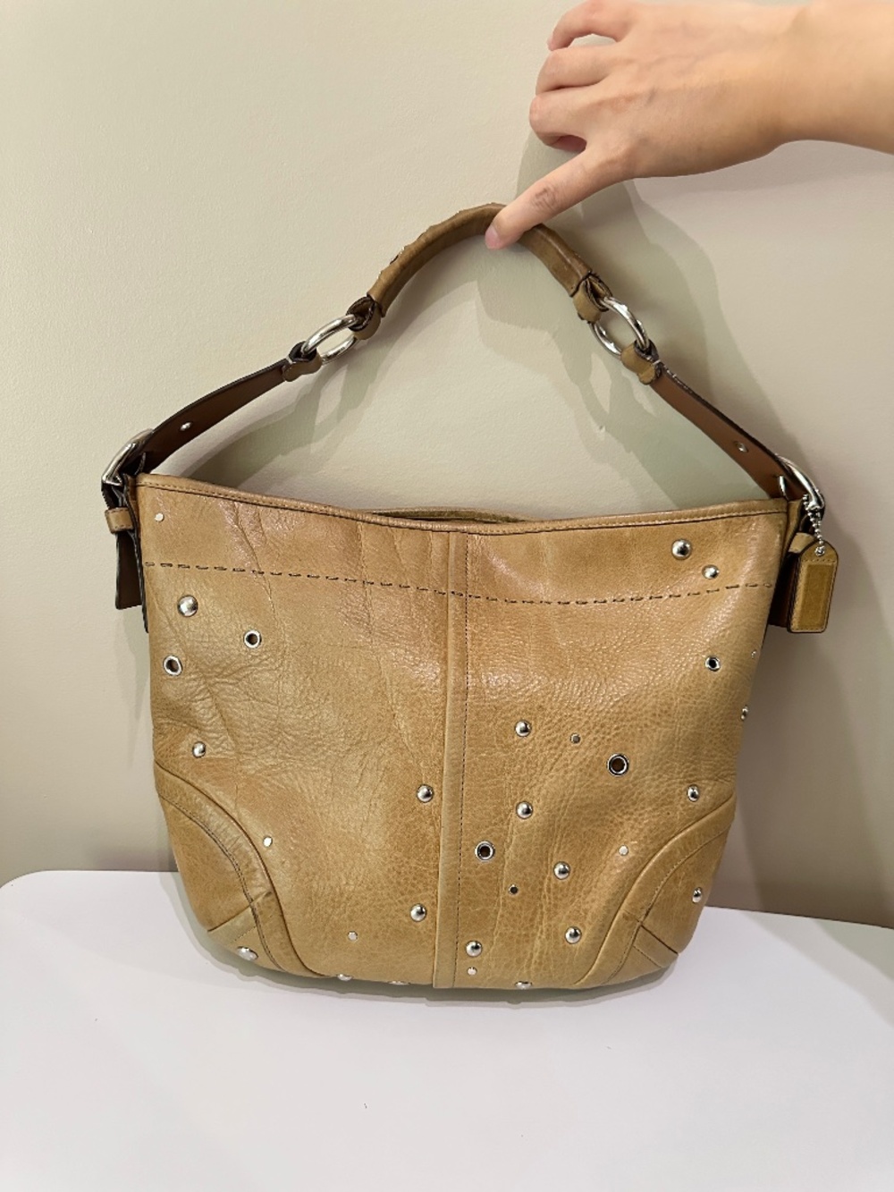 Vintage Coach Soho Studded Demi Hobo HandBag Camel Brown Leather F10932 Y2K